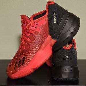 Donovan Mitchell Adidas D.O.N. no 4 shoes. Sz 10 Red and Black